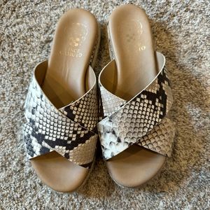 Animal print Vinca Camuto slide sandals